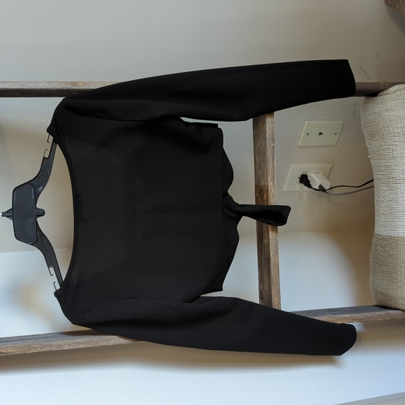 Shein Black crop top, long sleeve, tie bottom - Picture 2 of 2